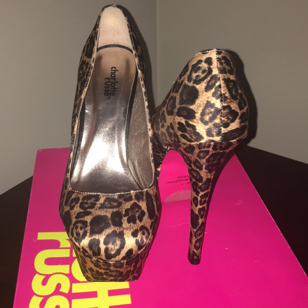 Closed toe animal print pump with platform